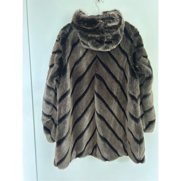 Hannah by Marlo Faux Fur Hooded Chevron Striped Sable Coat Gray Women's Size 1X - Picture 4 of 5